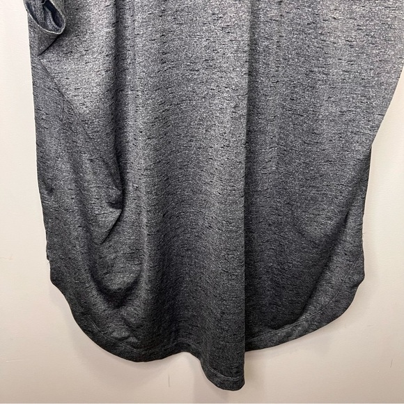 Pennington's Nola Activewear Hi Low Hem Vneck Tshirt - Picture 8 of 8